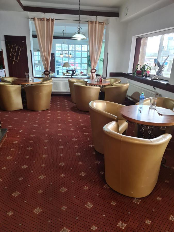 Hotel Montenegro Bruntál المظهر الخارجي الصورة